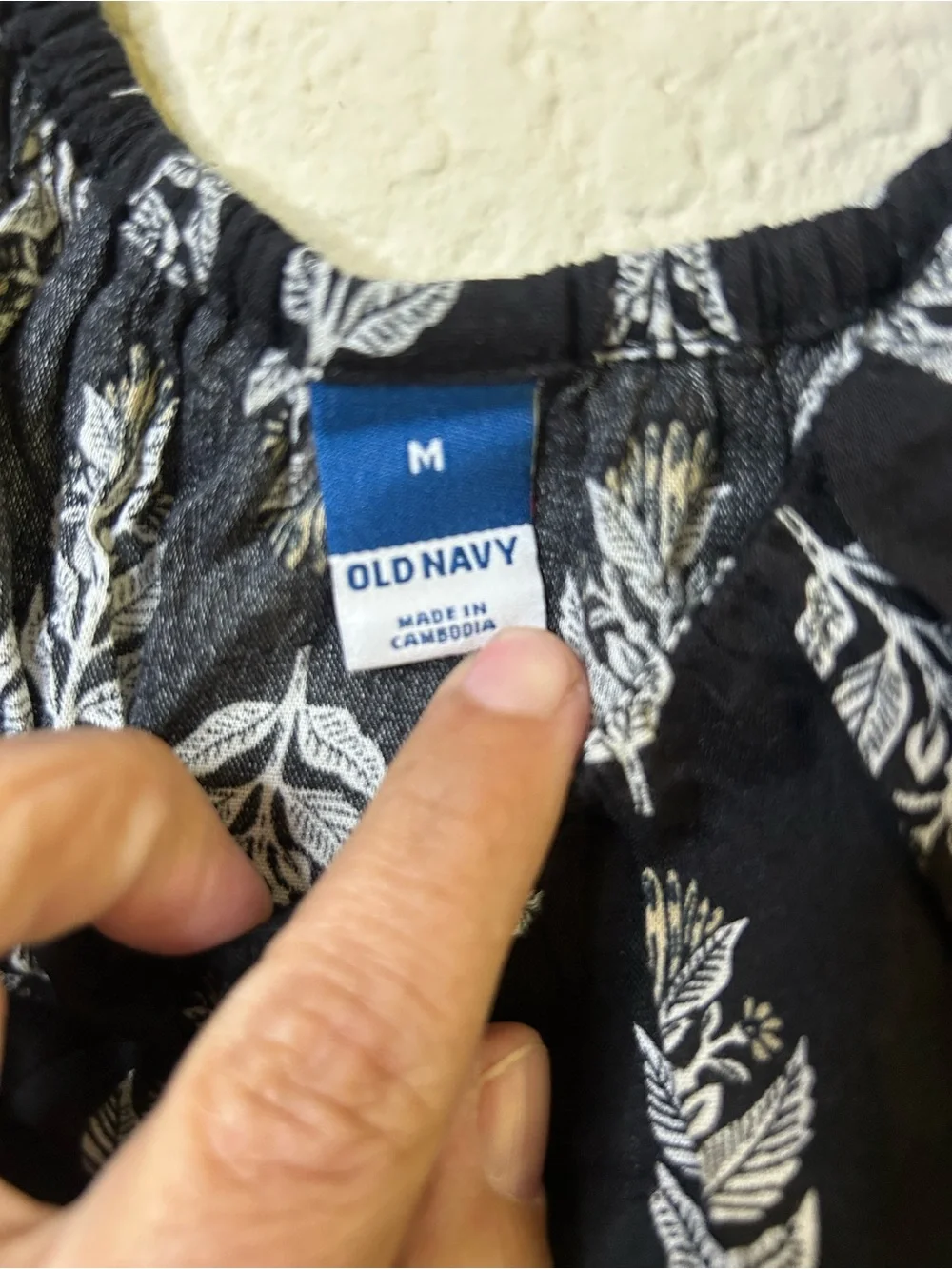 Old Navy Black Floral Tie-Neck Puff‎ Sleeve Blouse Medium Aztec Picnic Summer